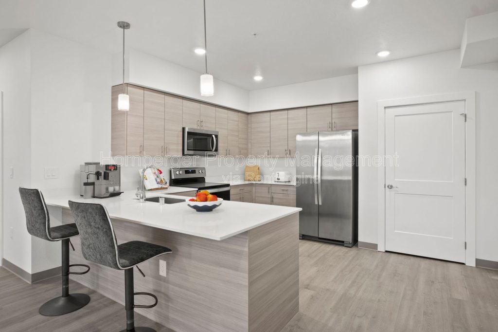 Spacious 1 bedroom 1 bath Apartment! - Image 5