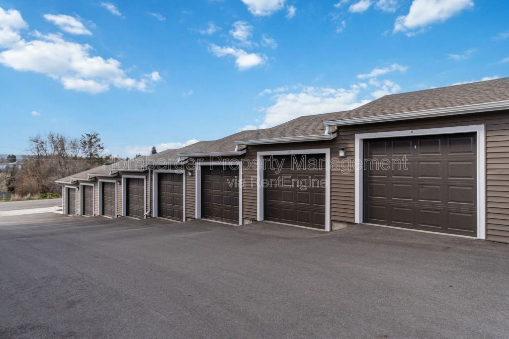 Spacious 1 bedroom 1 bath Apartment! - Image 10