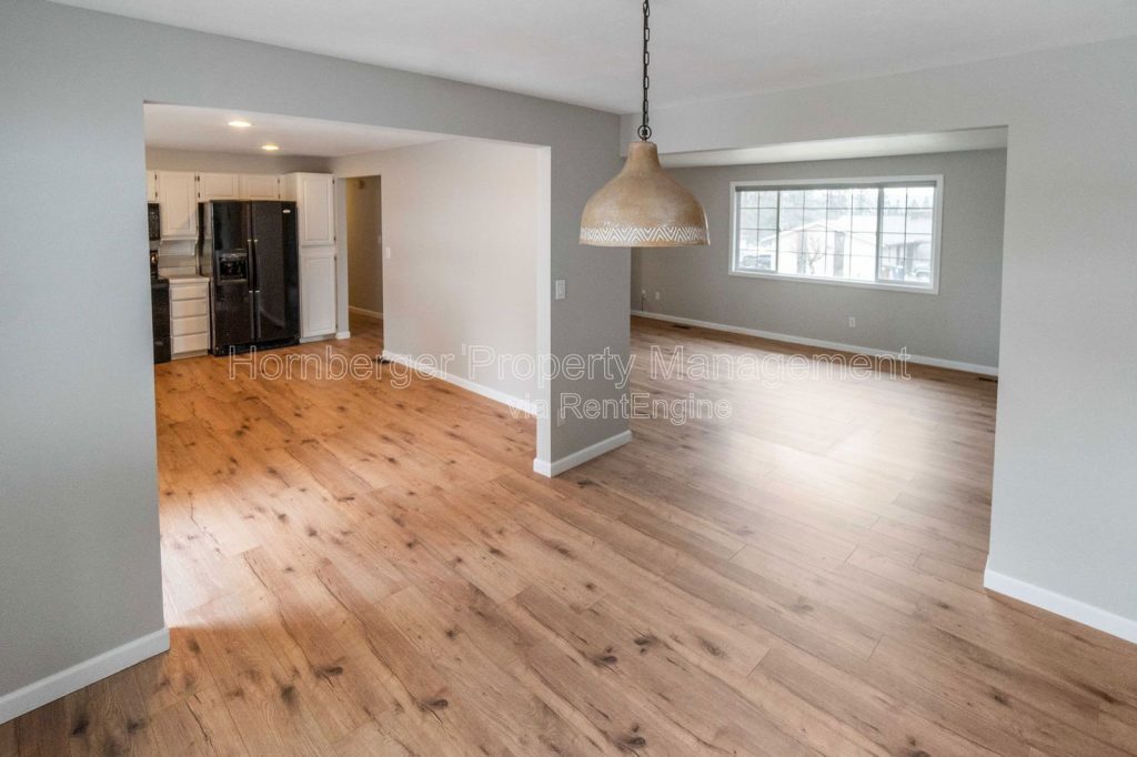 Large 4 Bedroom, 3 Bathroom Home in Quiet North Spokane Neighborhood - Image 7