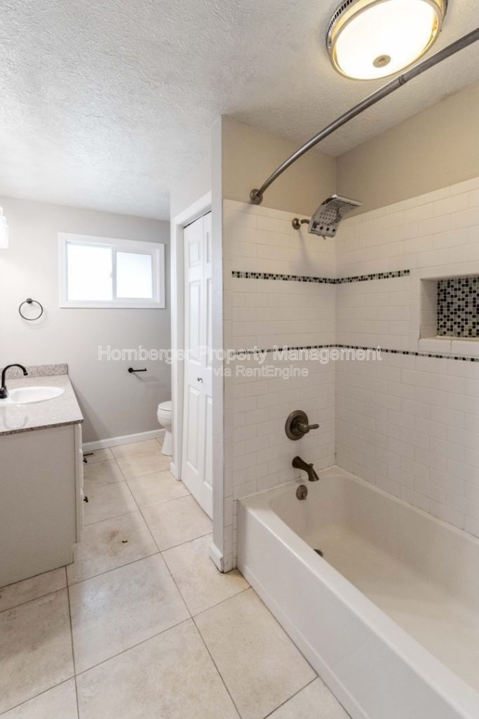 Large 4 Bedroom, 3 Bathroom Home in Quiet North Spokane Neighborhood - Image 12