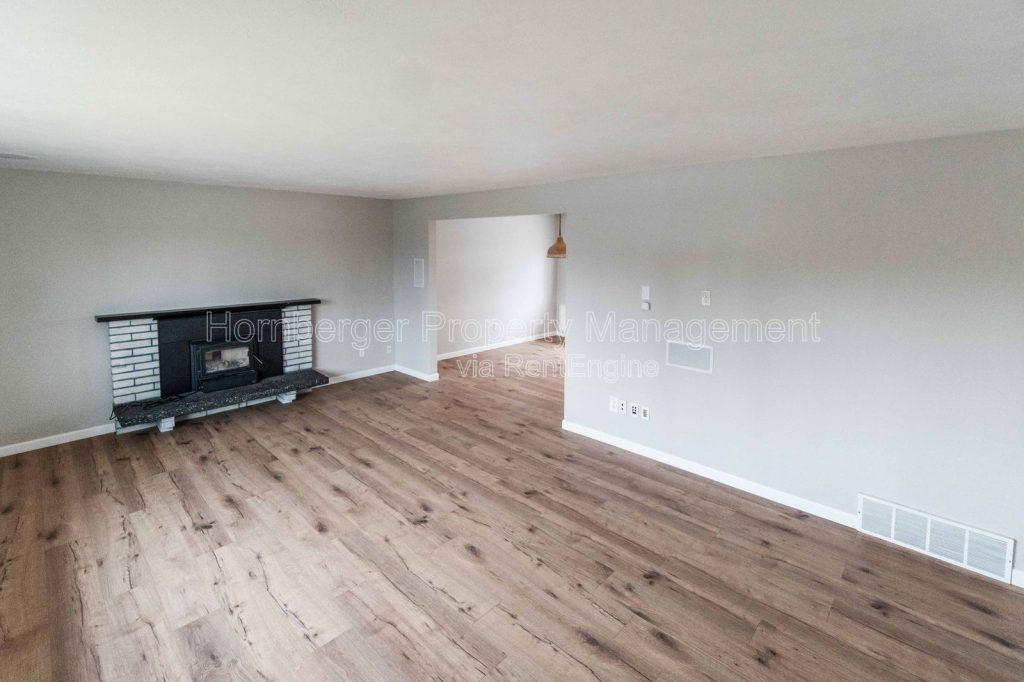 Large 4 Bedroom, 3 Bathroom Home in Quiet North Spokane Neighborhood - Image 3