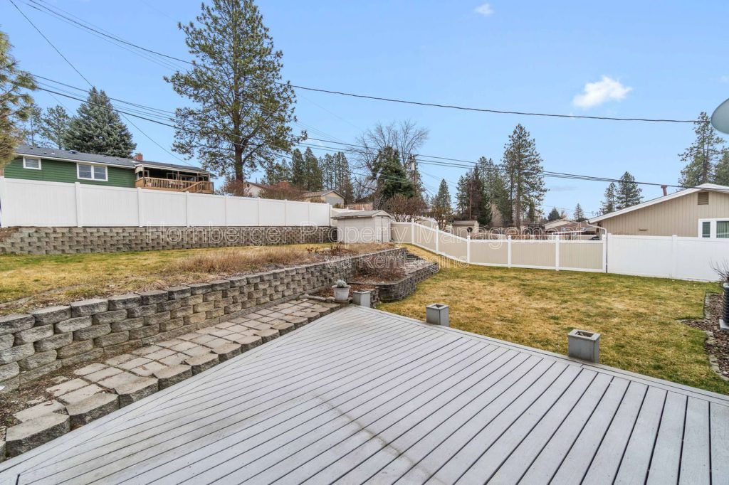 Large 4 Bedroom, 3 Bathroom Home in Quiet North Spokane Neighborhood - Image 25