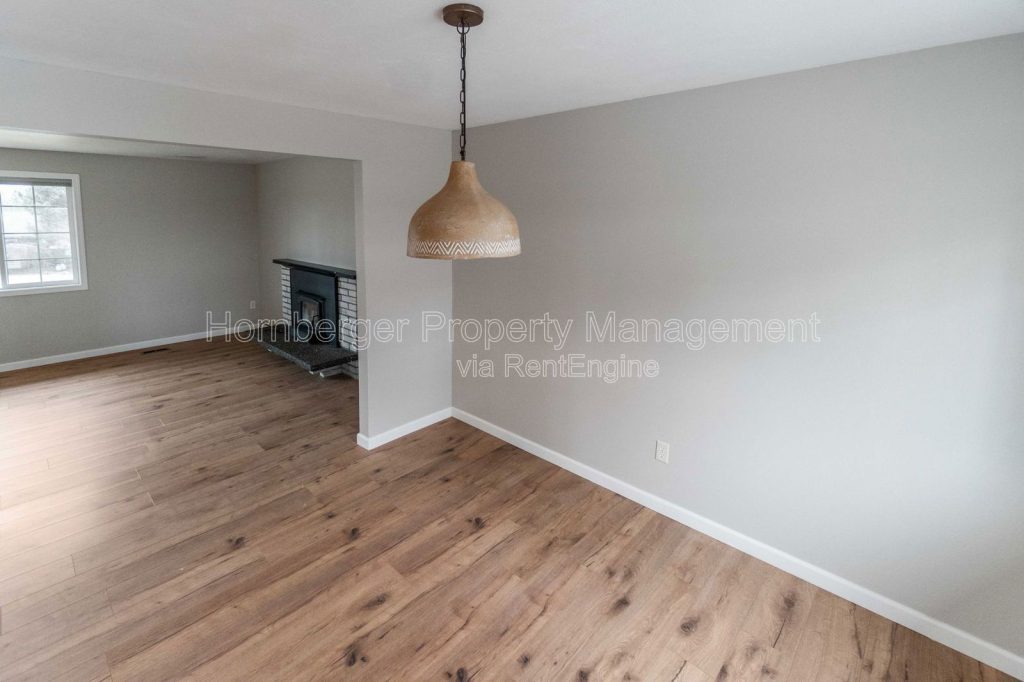 Large 4 Bedroom, 3 Bathroom Home in Quiet North Spokane Neighborhood - Image 8