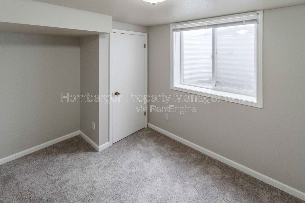 Large 4 Bedroom, 3 Bathroom Home in Quiet North Spokane Neighborhood - Image 21