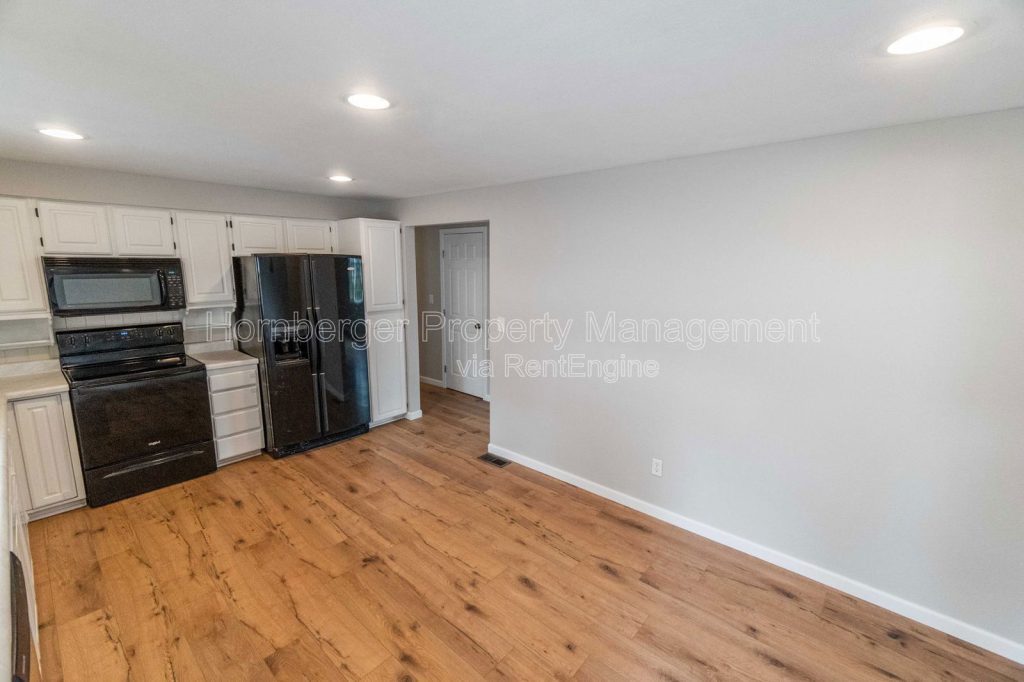 Large 4 Bedroom, 3 Bathroom Home in Quiet North Spokane Neighborhood - Image 9