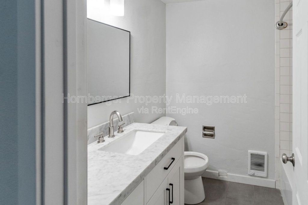 1 Bed 1 Bath Updated Apartment – **Move in special** - Image 7