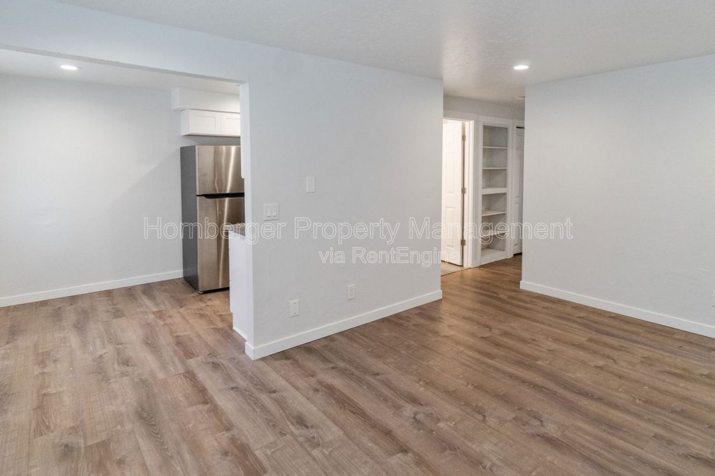 1 Bed 1 Bath Updated Apartment – **Move in special** - Image 5
