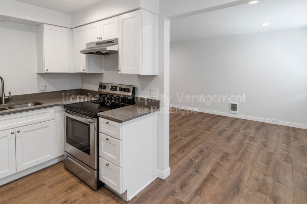 1 Bed 1 Bath Updated Apartment – **Move in special** - Image 3