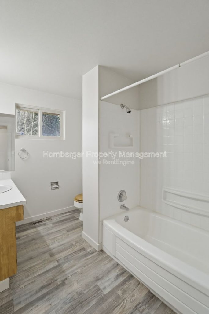 Spacious 5-Bedroom Home in North Spokane - Image 7