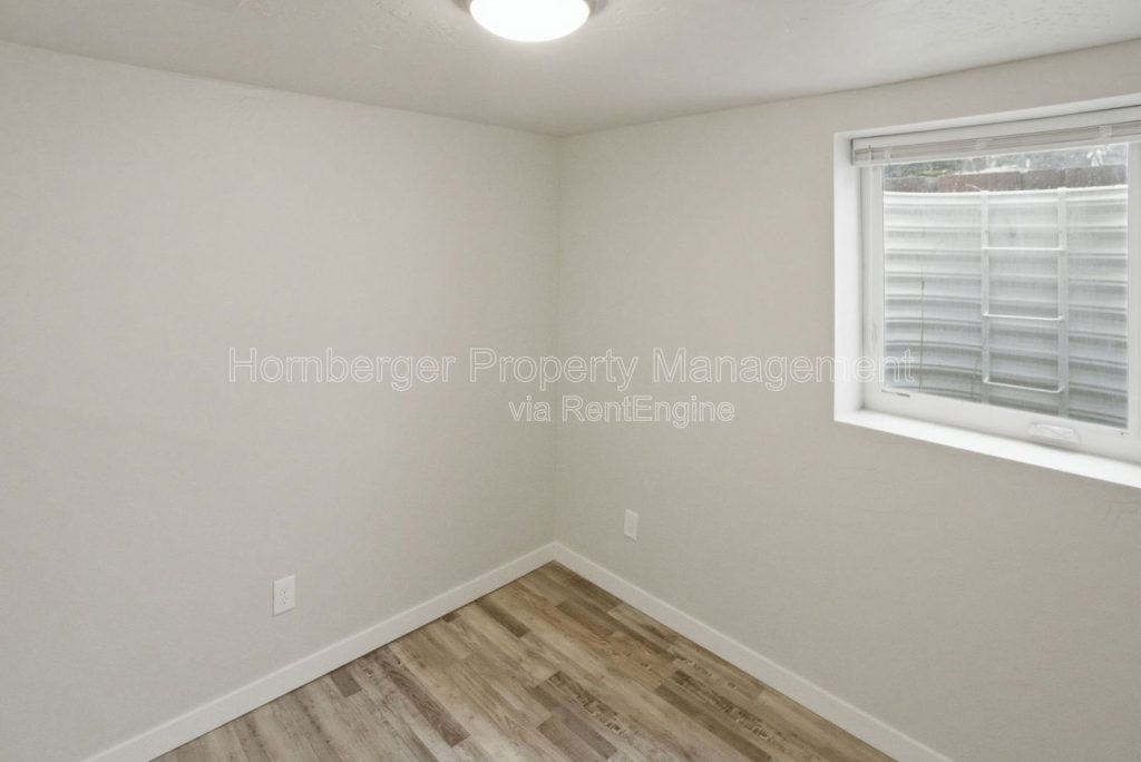 Spacious 5-Bedroom Home in North Spokane - Image 17