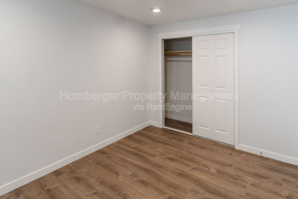 1 Bed 1 Bath Updated Apartment – **Move in special** - Image 8
