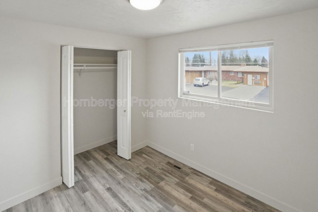Spacious 5-Bedroom Home in North Spokane - Image 11