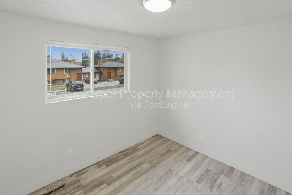Spacious 5-Bedroom Home in North Spokane - Image 10