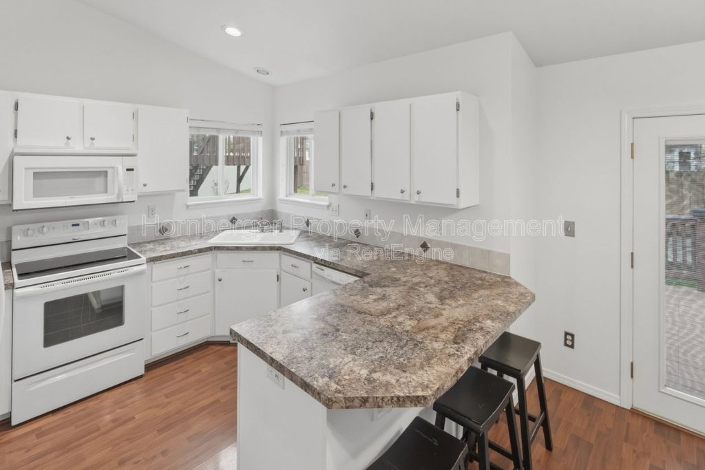 Spacious 4 Bed, 3 Bath Home in Prime South Hill Location! - Image 6