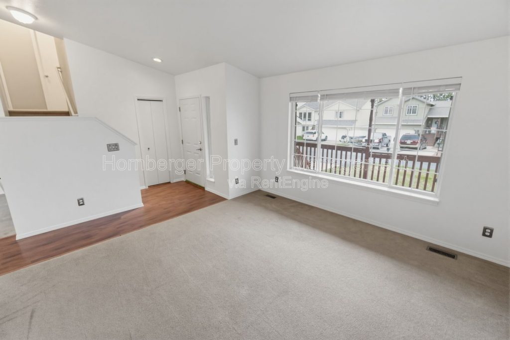 Spacious 4 Bed, 3 Bath Home in Prime South Hill Location! - Image 3