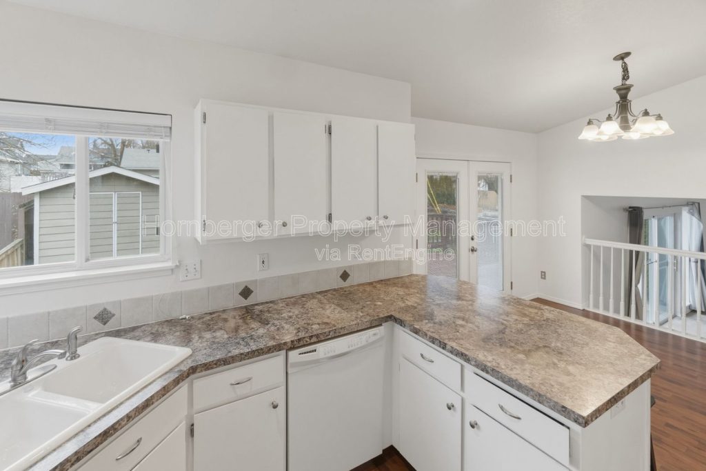 Spacious 4 Bed, 3 Bath Home in Prime South Hill Location! - Image 8