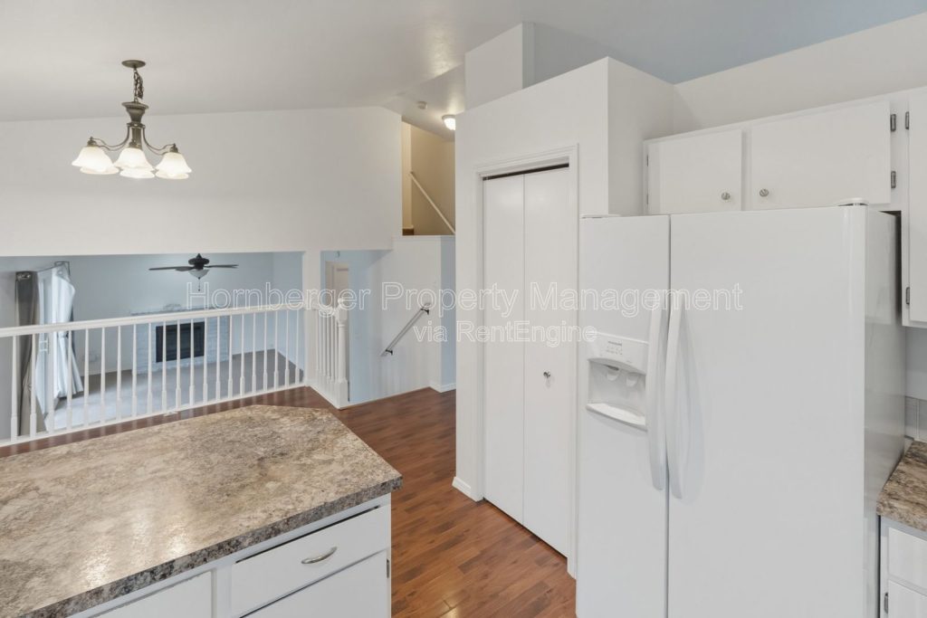 Spacious 4 Bed, 3 Bath Home in Prime South Hill Location! - Image 9