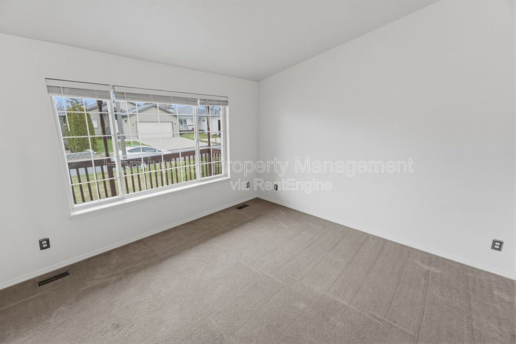 Spacious 4 Bed, 3 Bath Home in Prime South Hill Location! - Image 4