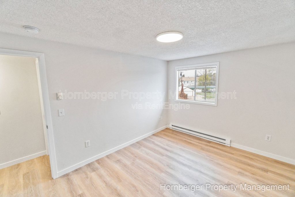 2 Bed Apartment with Open Living Space and LVP Flooring - Image 8