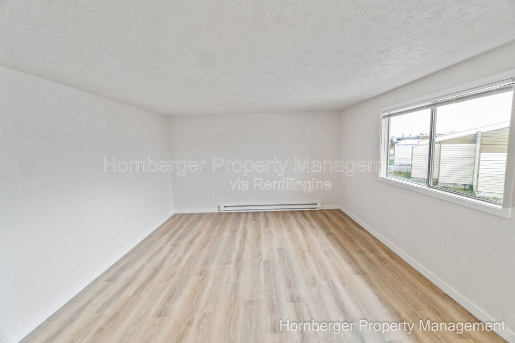 2 Bed Apartment with Open Living Space and LVP Flooring - Image 10