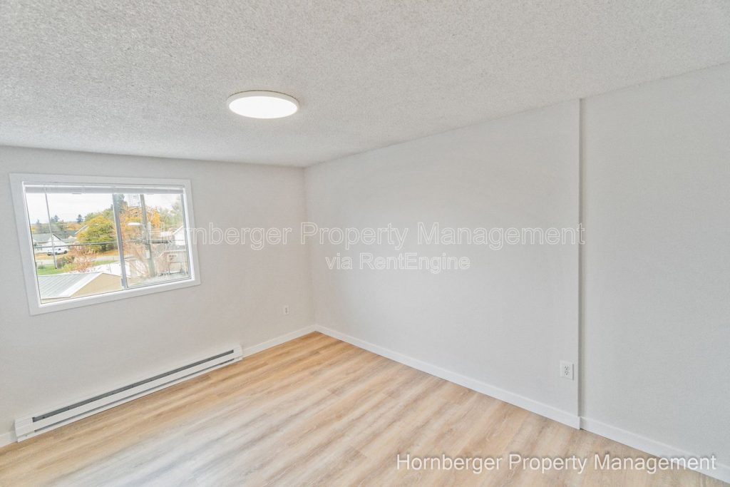 2 Bed Apartment with Open Living Space and LVP Flooring - Image 7
