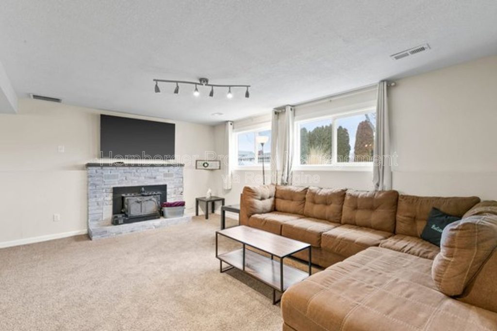 Spacious 4 Bedroom Home with Two Family Rooms and Fenced Yard - Image 11