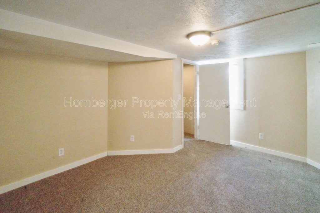2 Bed Duplex with Fenced Yard and 2 Car Garage - Image 10