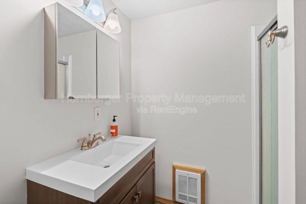 1703 North Walnut Road - Image 16