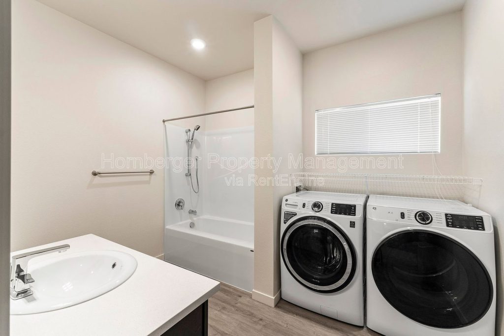 Marvelous 2 Bed 1 Bath Units Available! 1/2 Off First Months Rent!ble! - Image 11