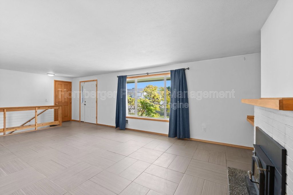 1703 North Walnut Road - Image 4