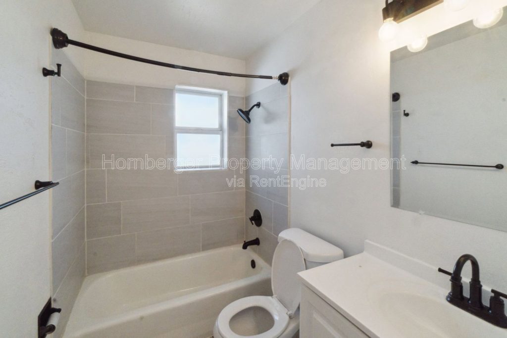 2 Bed Duplex with Fenced Yard and 2 Car Garage - Image 11