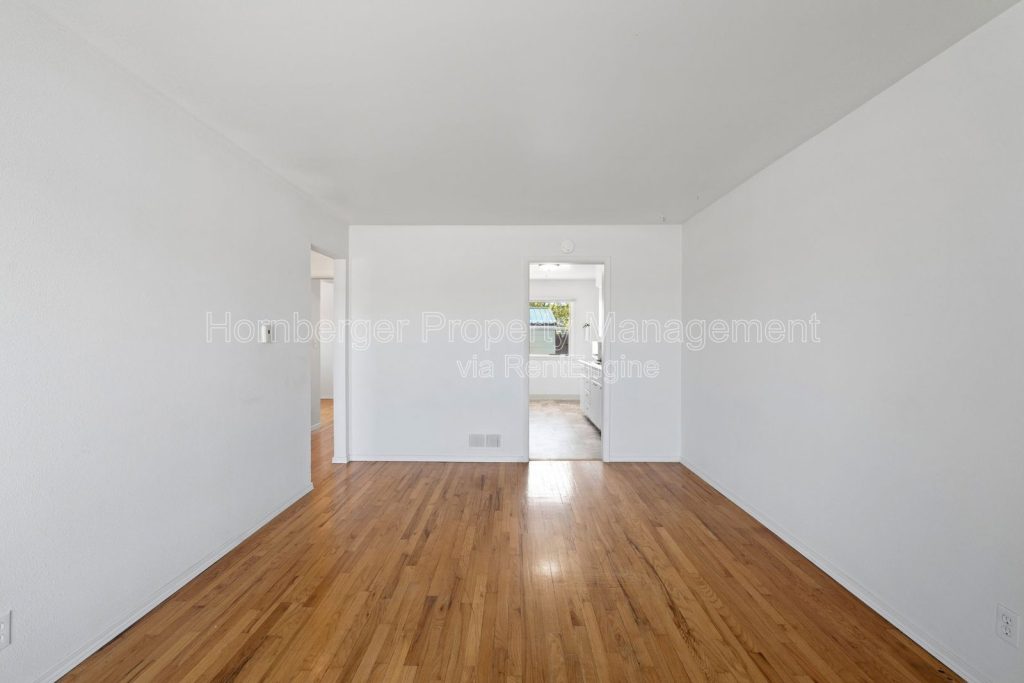 Charming 2 Bedrooms, 1 Bath Duplex Near VA Hospital - Image 13