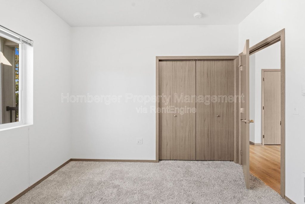 Modern 2 Bedroom Apartment with In Unit Laundry - Image 24