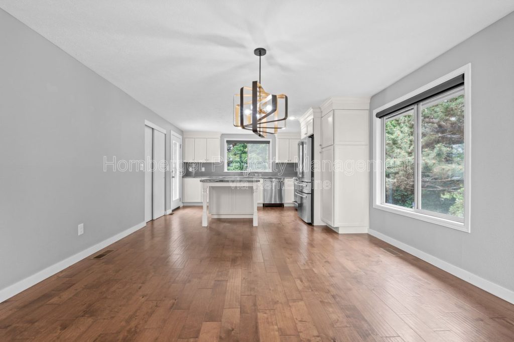 Spacious 4 Bedroom 2.5 bath Home on Quiet Cul-de-sac with Large Fenced Yard - Image 10
