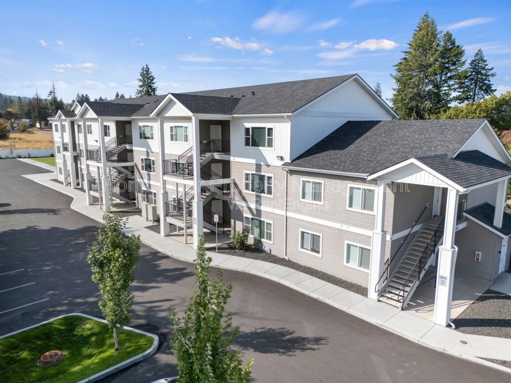 Modern 2 Bedroom Apartment with In Unit Laundry - Image 8