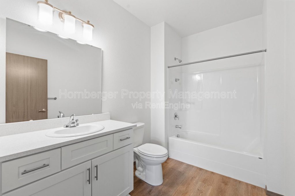 Modern 2 Bedroom Apartment with In Unit Laundry - Image 21