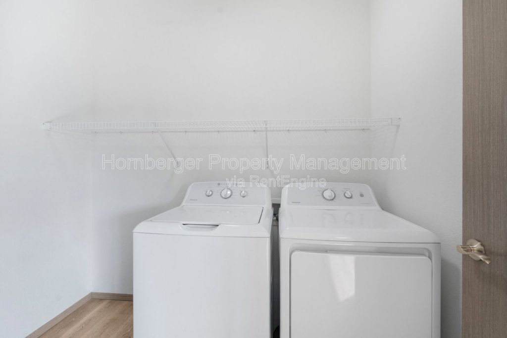 Modern 2 Bedroom Apartment with In Unit Laundry - Image 27