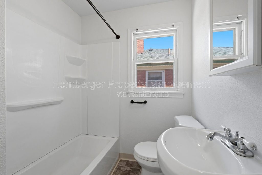 Charming 2 Bedrooms, 1 Bath Duplex Near VA Hospital - Image 14
