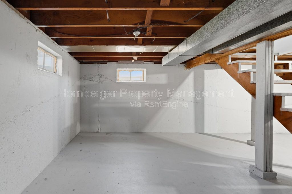 Charming 2 Bedrooms, 1 Bath Duplex Near VA Hospital - Image 17