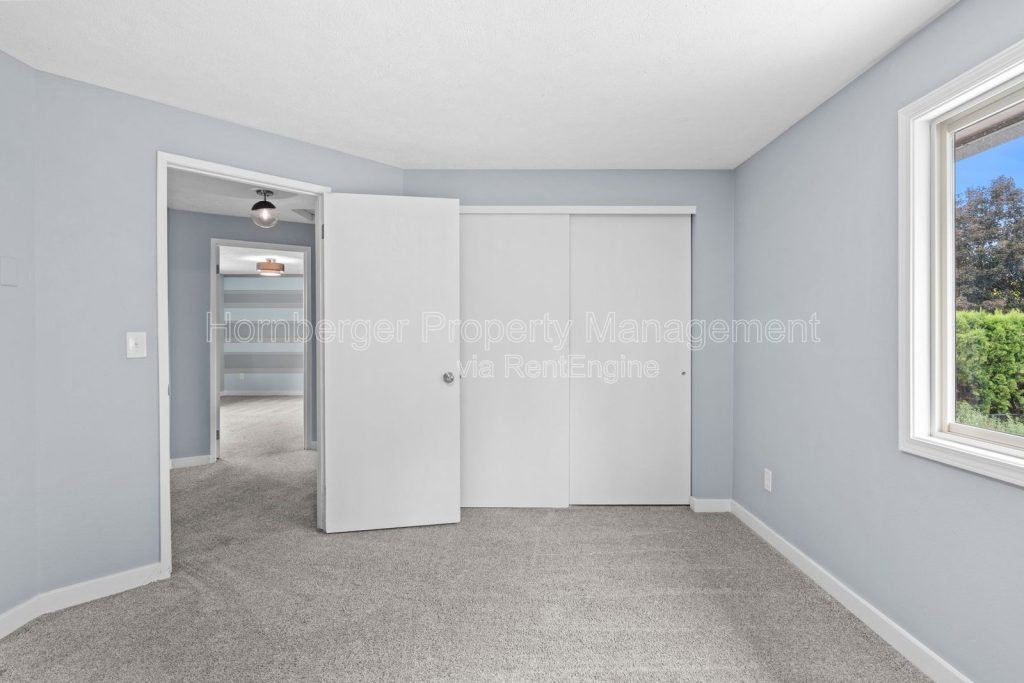 Spacious 4 Bedroom 2.5 bath Home on Quiet Cul-de-sac with Large Fenced Yard - Image 11