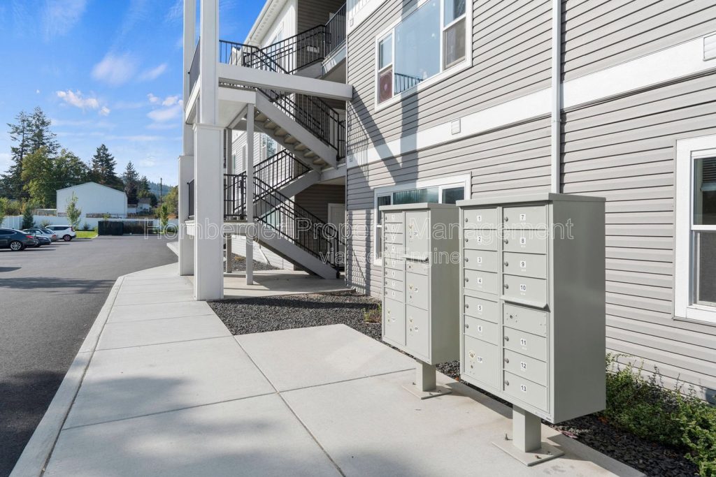 Modern 2 Bedroom Apartment with In Unit Laundry - Image 28