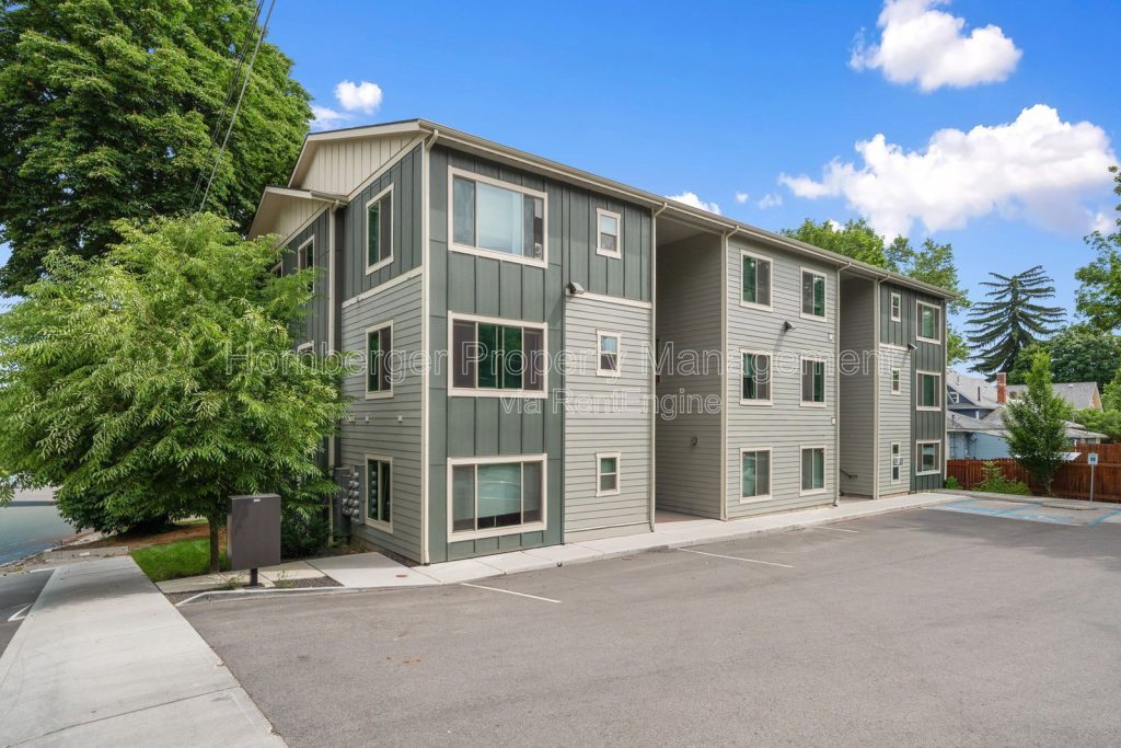 Modern 3 Bed 2 Bath Apartment with Quartz Counters and Private Balcony-Lower South Hill - Image 1