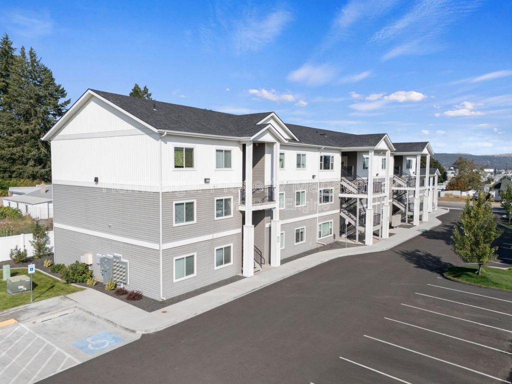 Modern 2 Bedroom Apartment with In Unit Laundry - Image 30