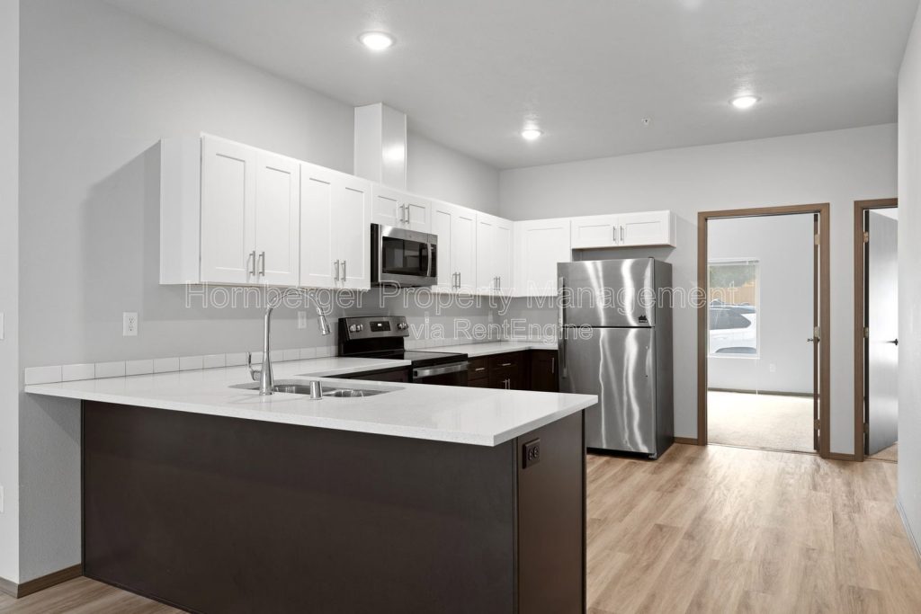 Modern 3 Bed 2 Bath Apartment with Quartz Counters and Private Balcony-Lower South Hill - Image 5