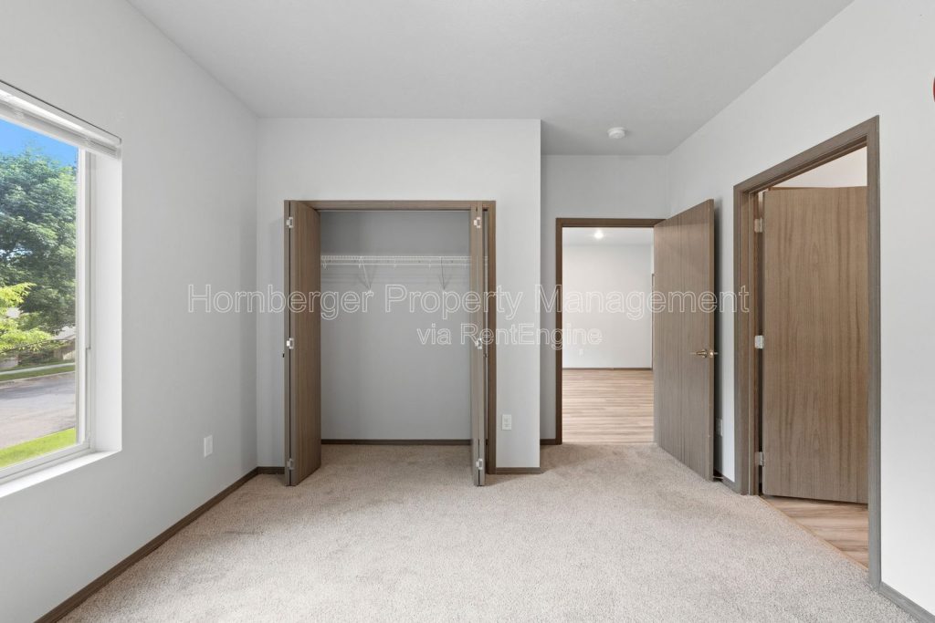 Modern 3 Bed 2 Bath Apartment with Quartz Counters and Private Balcony-Lower South Hill - Image 10