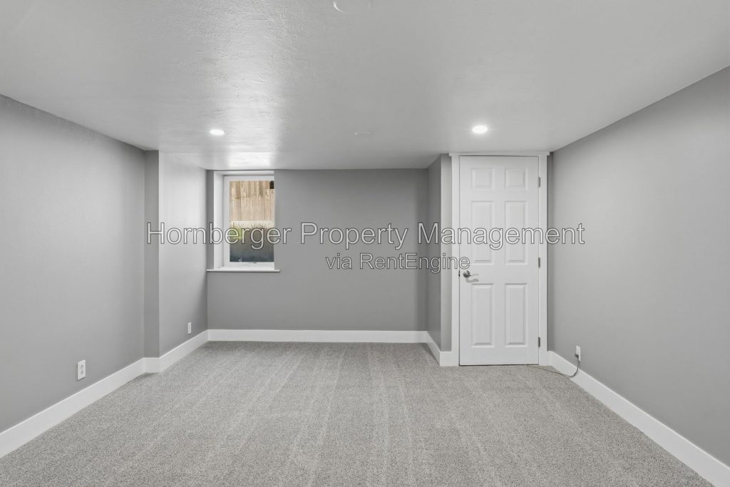 Spacious South Hill Home with Primary Suite and Beautiful Fenced Backyard - Image 15