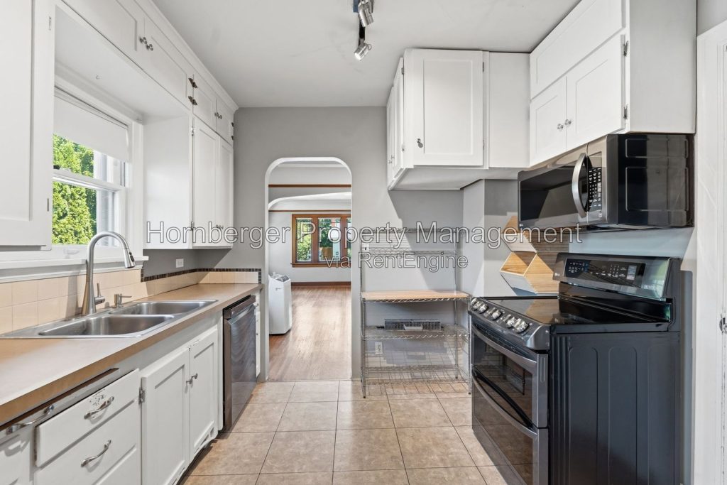 Spacious South Hill Home with Primary Suite and Beautiful Fenced Backyard - Image 4