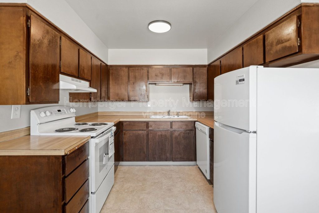 Updated 2 Bedroom Apartment with Modern Finishes - Image 1