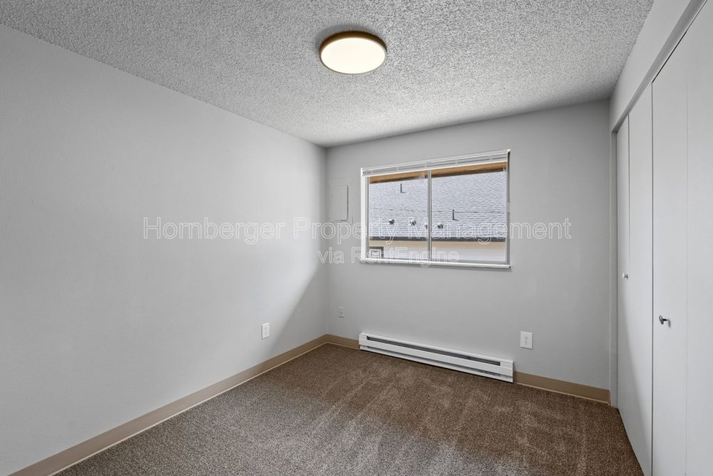 Updated 2 Bedroom Apartment with Modern Finishes - Image 9
