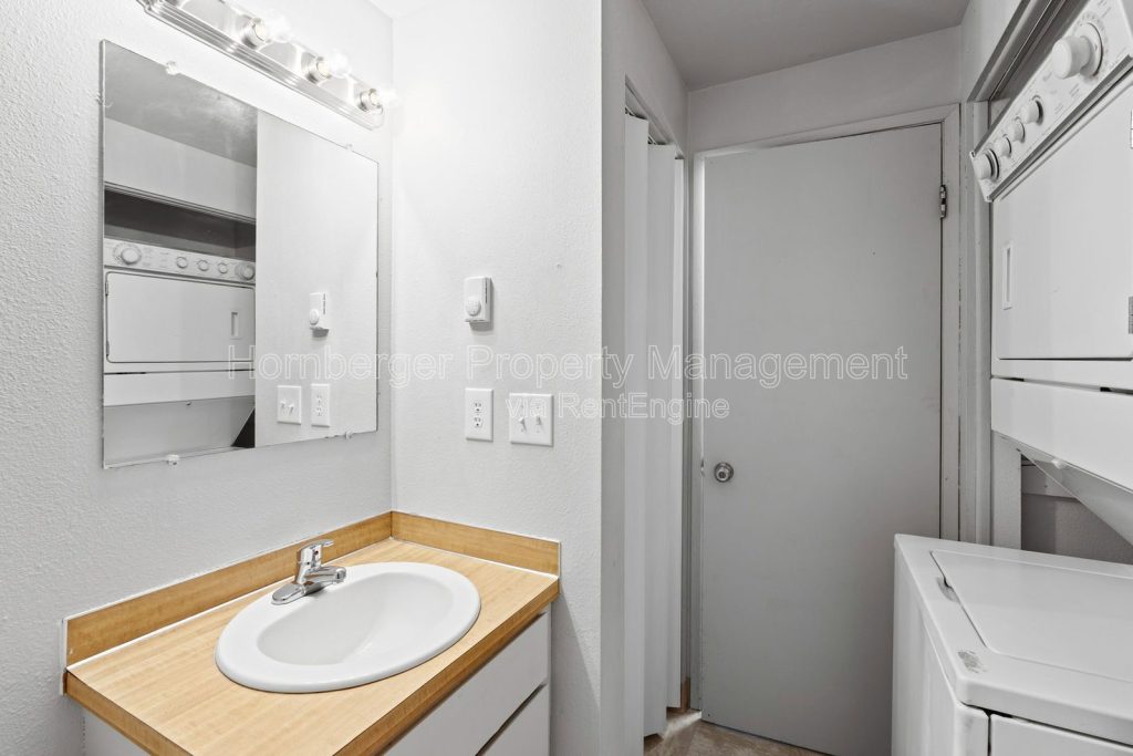 Updated 2 Bedroom Apartment with Modern Finishes - Image 12